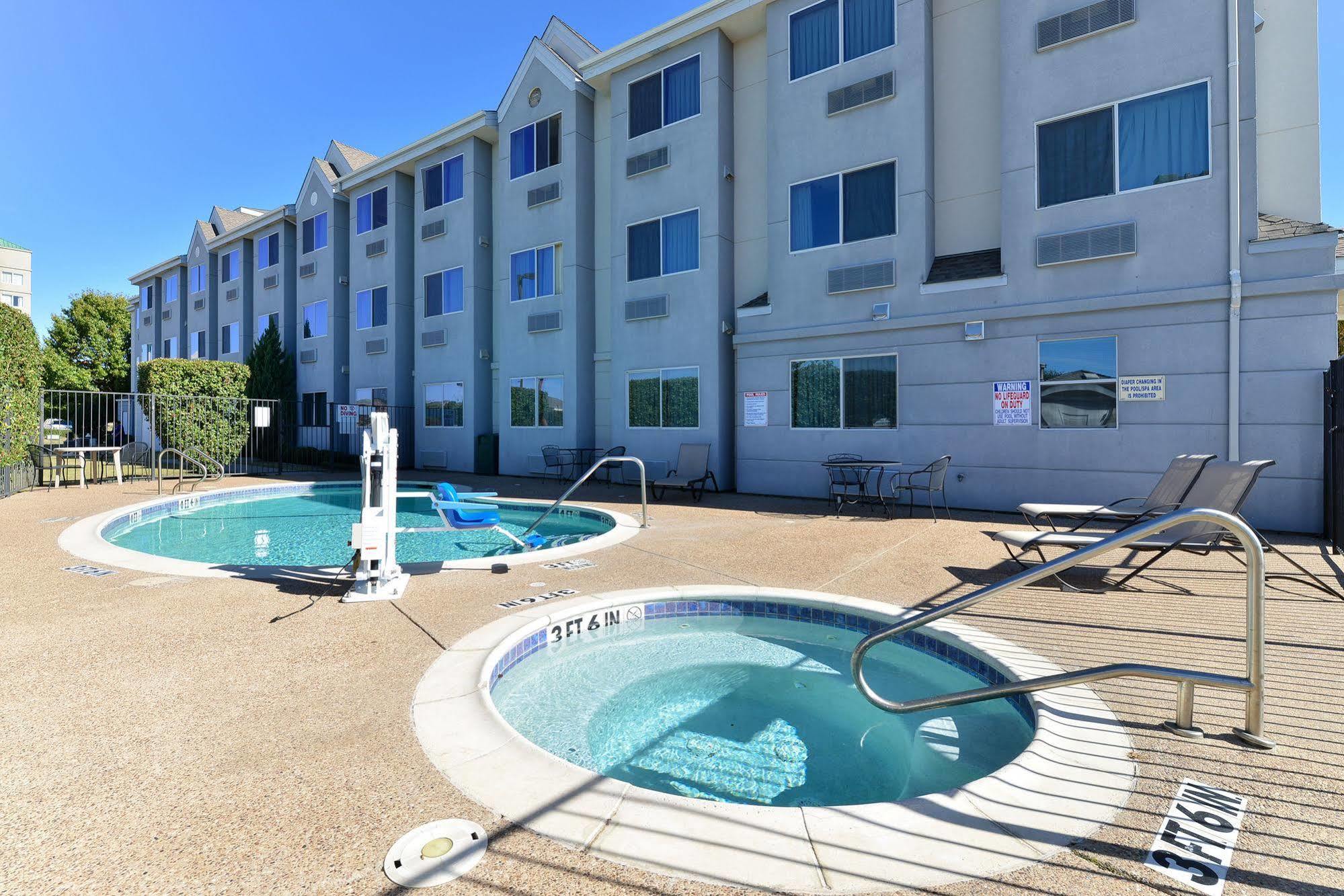 Microtel Inn & Suites By Wyndham Ft. Worth North/At Fossil Fort Worth Zewnętrze zdjęcie